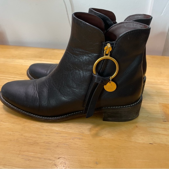 See By Chloe Black Vero Cuoio Leather Louise Logo Charm Ankle Boots 39- US 9 - Picture 1 of 14